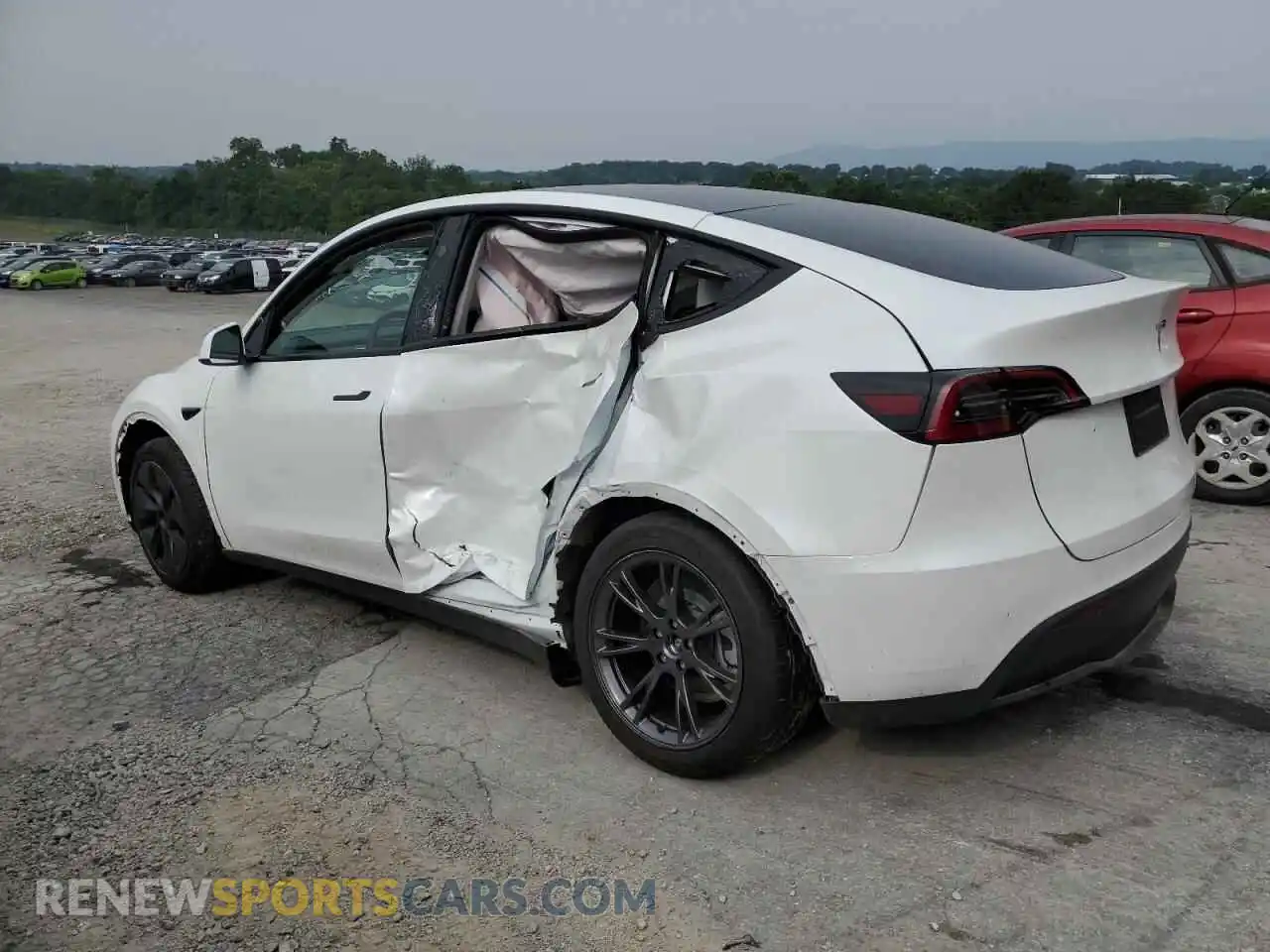 2 Photograph of a damaged car 7SAYGDEDXRF202766 TESLA MODEL Y 2024