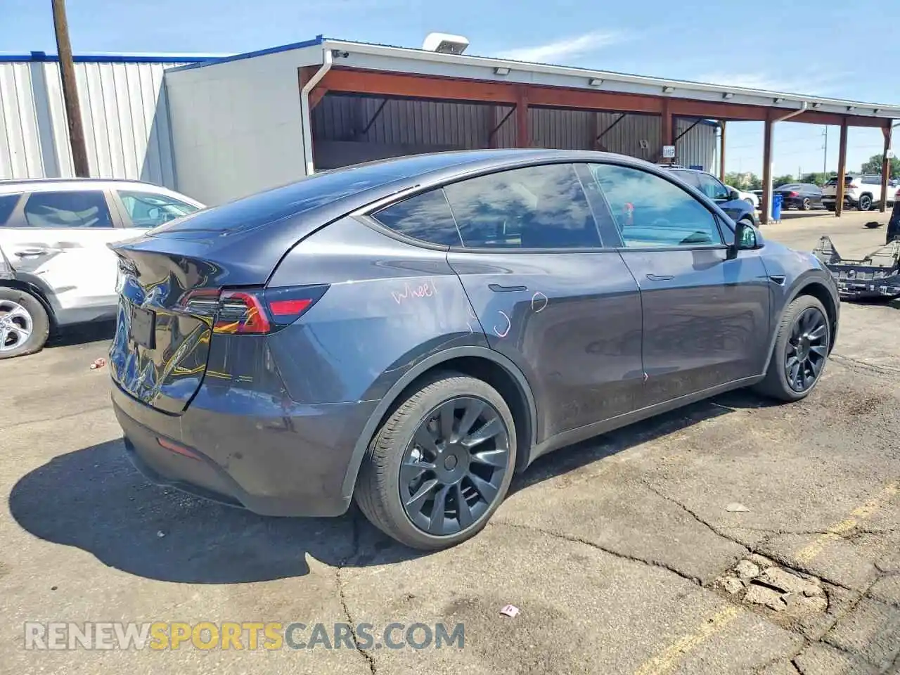 3 Photograph of a damaged car 7SAYGDEE0RA224782 TESLA MODEL Y 2024