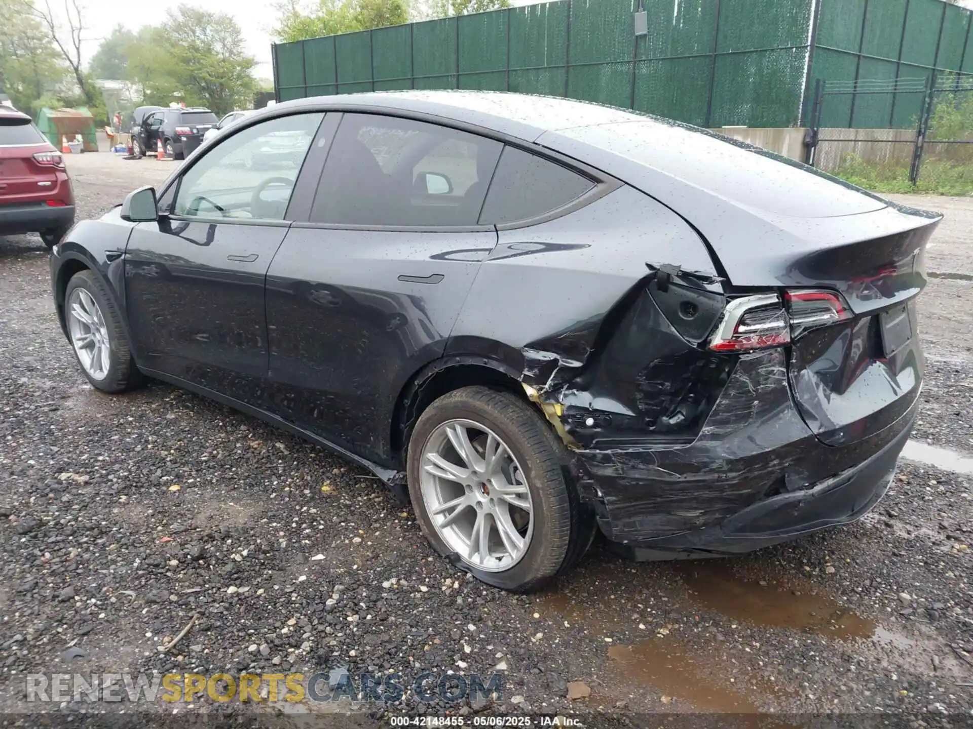 3 Photograph of a damaged car 7SAYGDEE0RA229691 TESLA MODEL Y 2024