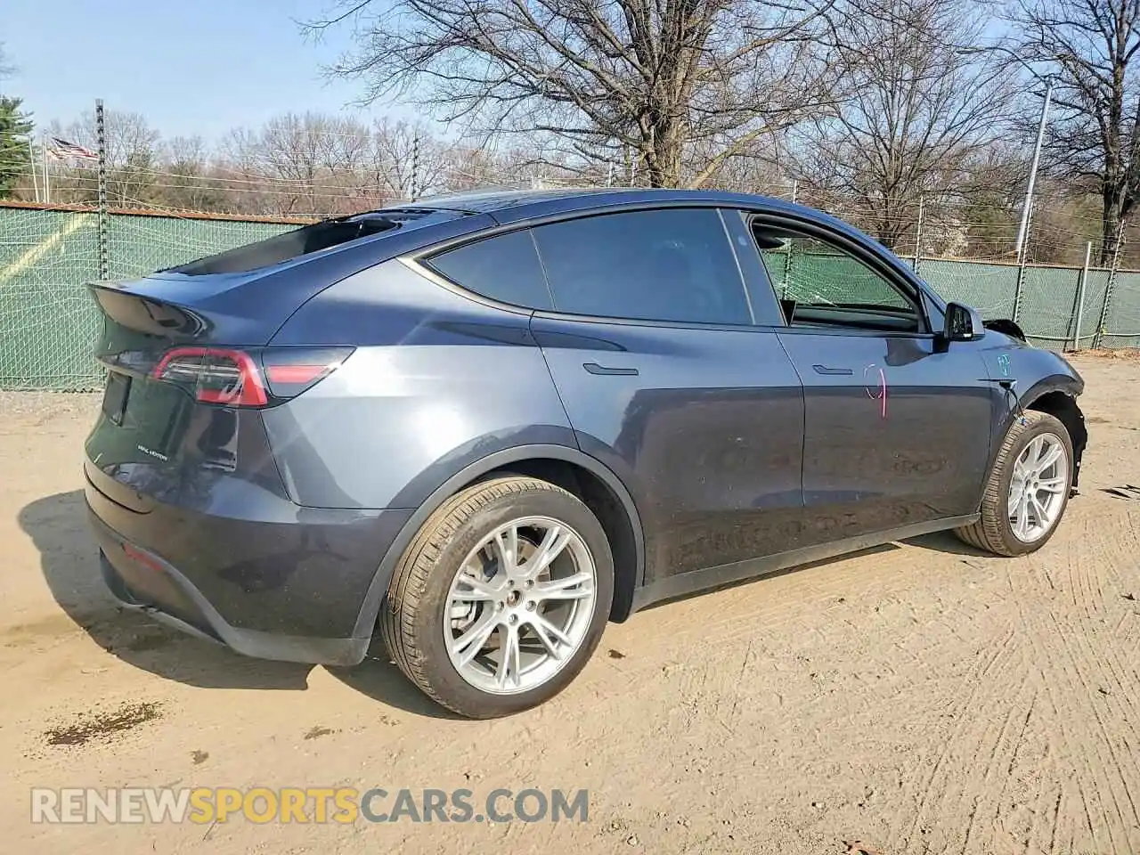 3 Photograph of a damaged car 7SAYGDEE0RA251027 TESLA MODEL Y 2024