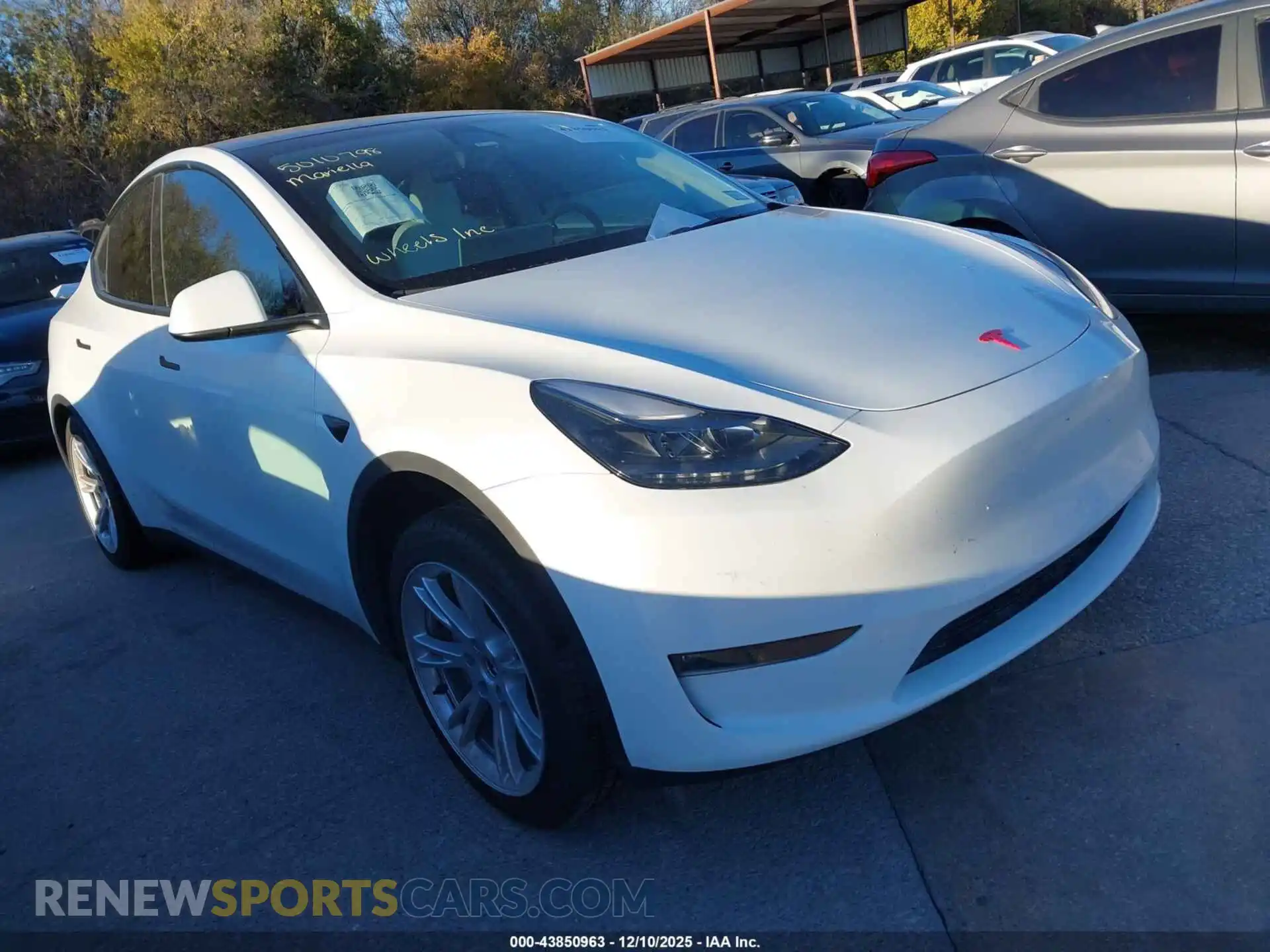 1 Photograph of a damaged car 7SAYGDEE0RA252906 TESLA MODEL Y 2024