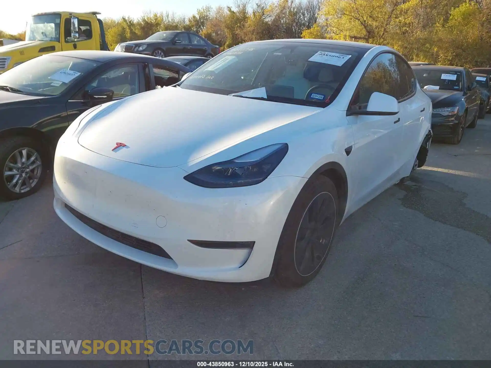 2 Photograph of a damaged car 7SAYGDEE0RA252906 TESLA MODEL Y 2024