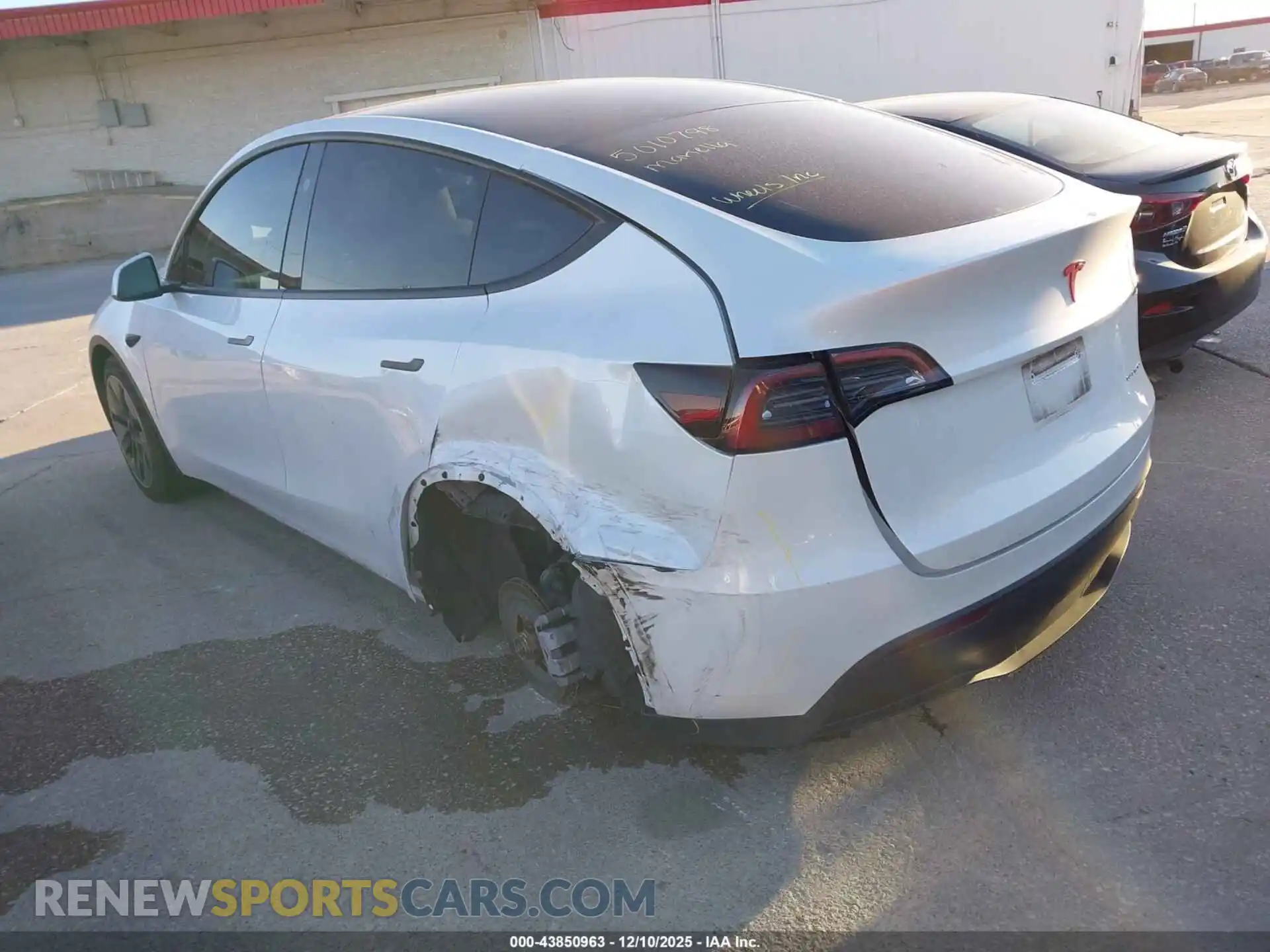 3 Photograph of a damaged car 7SAYGDEE0RA252906 TESLA MODEL Y 2024