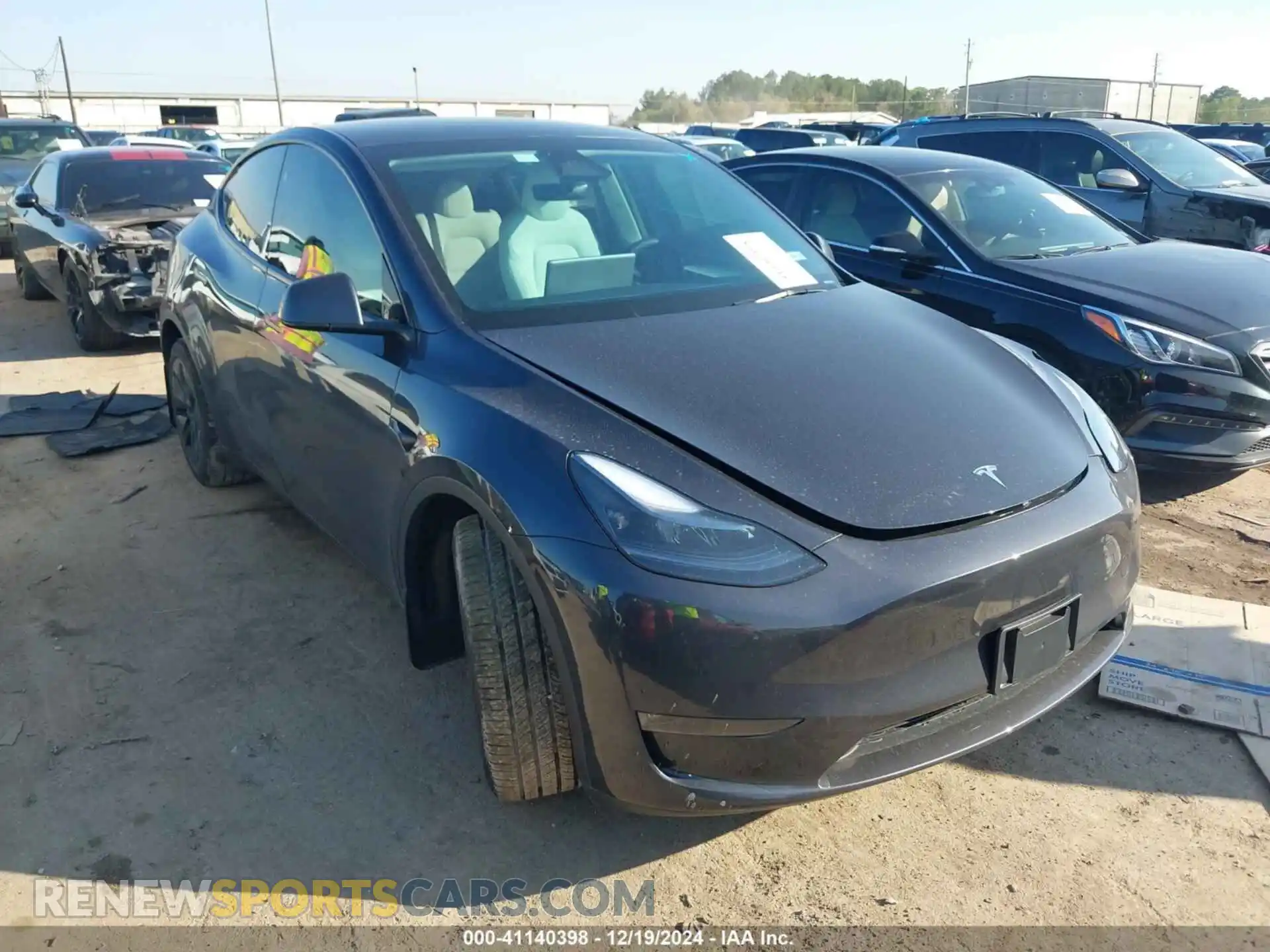 1 Photograph of a damaged car 7SAYGDEE0RA310092 TESLA MODEL Y 2024