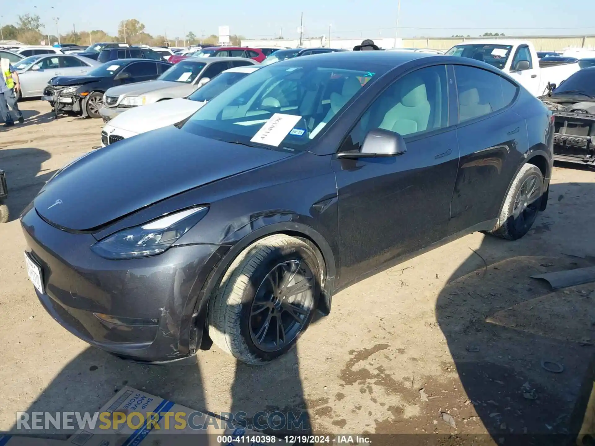 2 Photograph of a damaged car 7SAYGDEE0RA310092 TESLA MODEL Y 2024