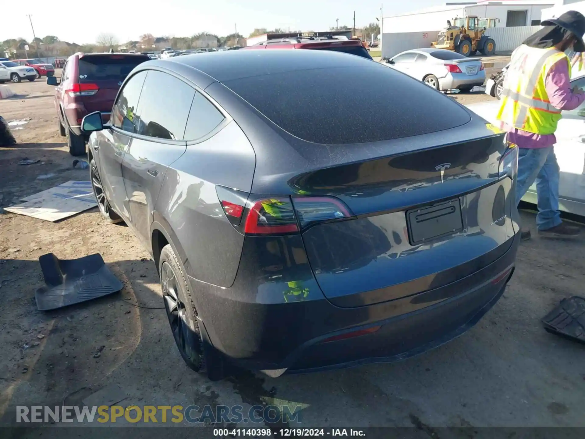 3 Photograph of a damaged car 7SAYGDEE0RA310092 TESLA MODEL Y 2024