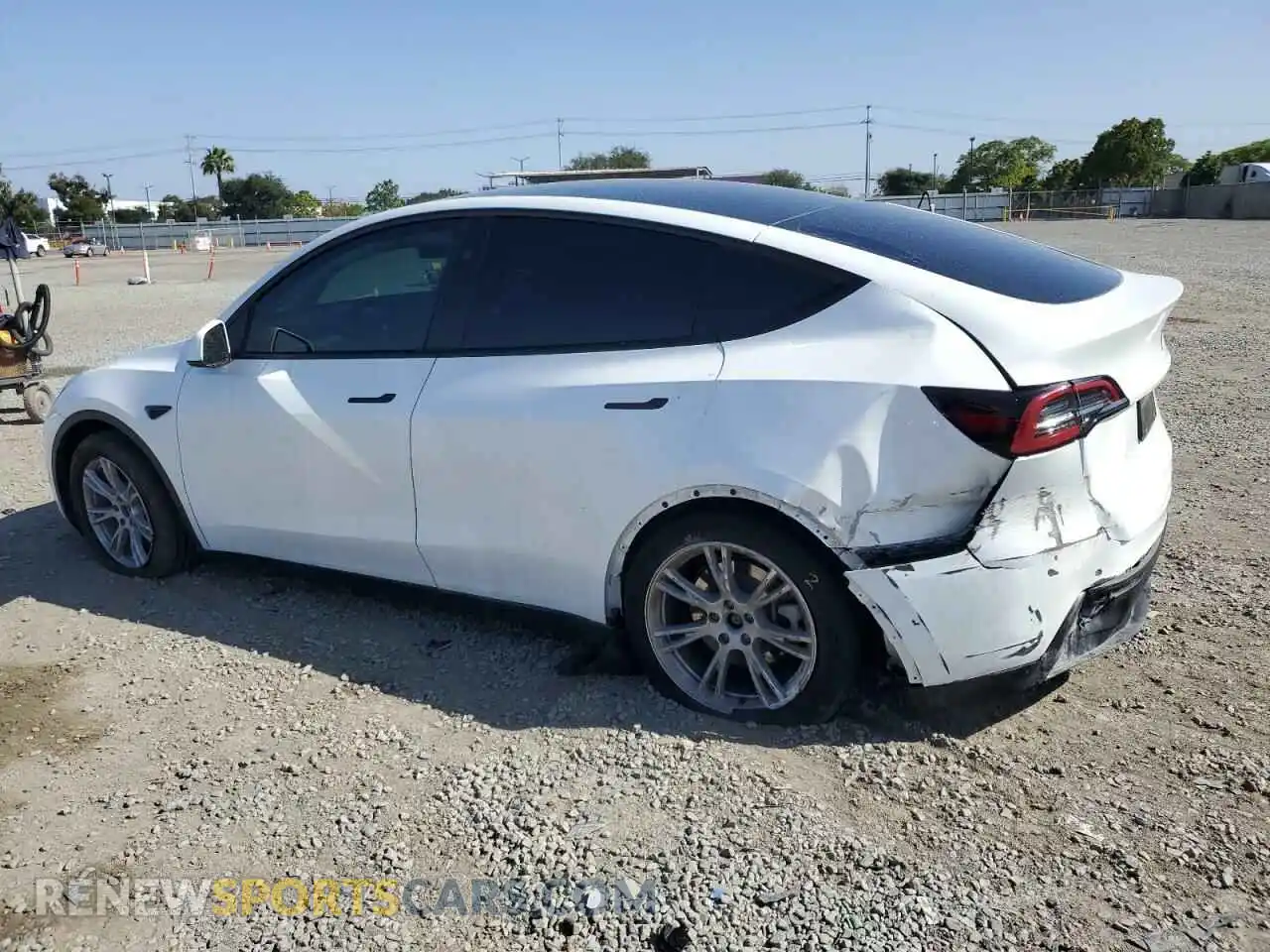 2 Photograph of a damaged car 7SAYGDEE0RF069041 TESLA MODEL Y 2024