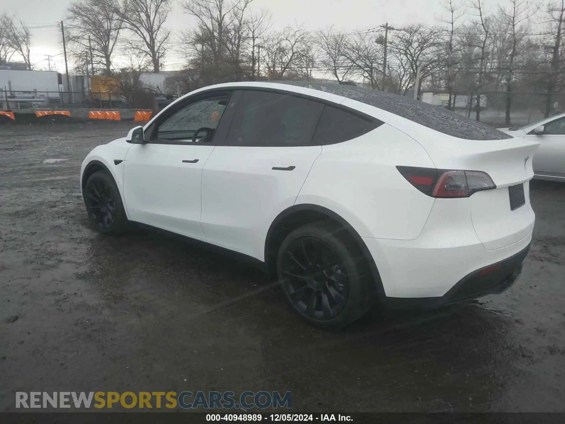 3 Photograph of a damaged car 7SAYGDEE0RF152369 TESLA MODEL Y 2024