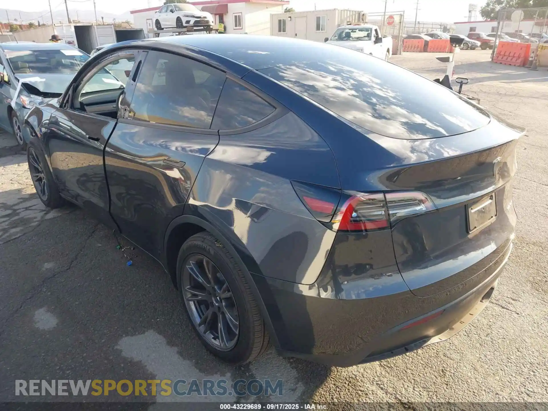 3 Photograph of a damaged car 7SAYGDEE0RF160746 TESLA MODEL Y 2024