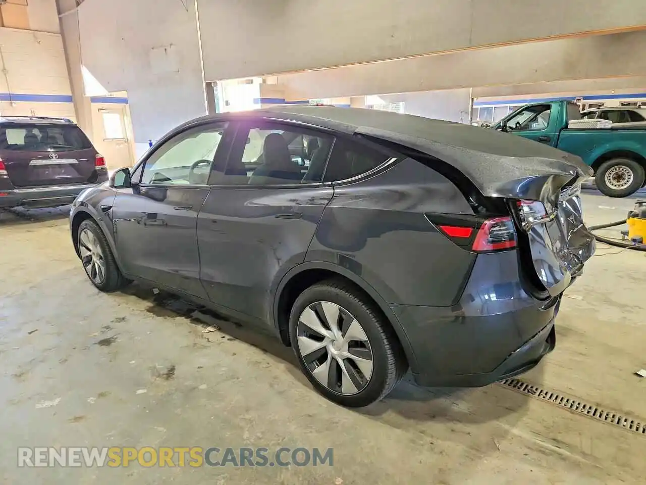 2 Photograph of a damaged car 7SAYGDEE1RA224418 TESLA MODEL Y 2024
