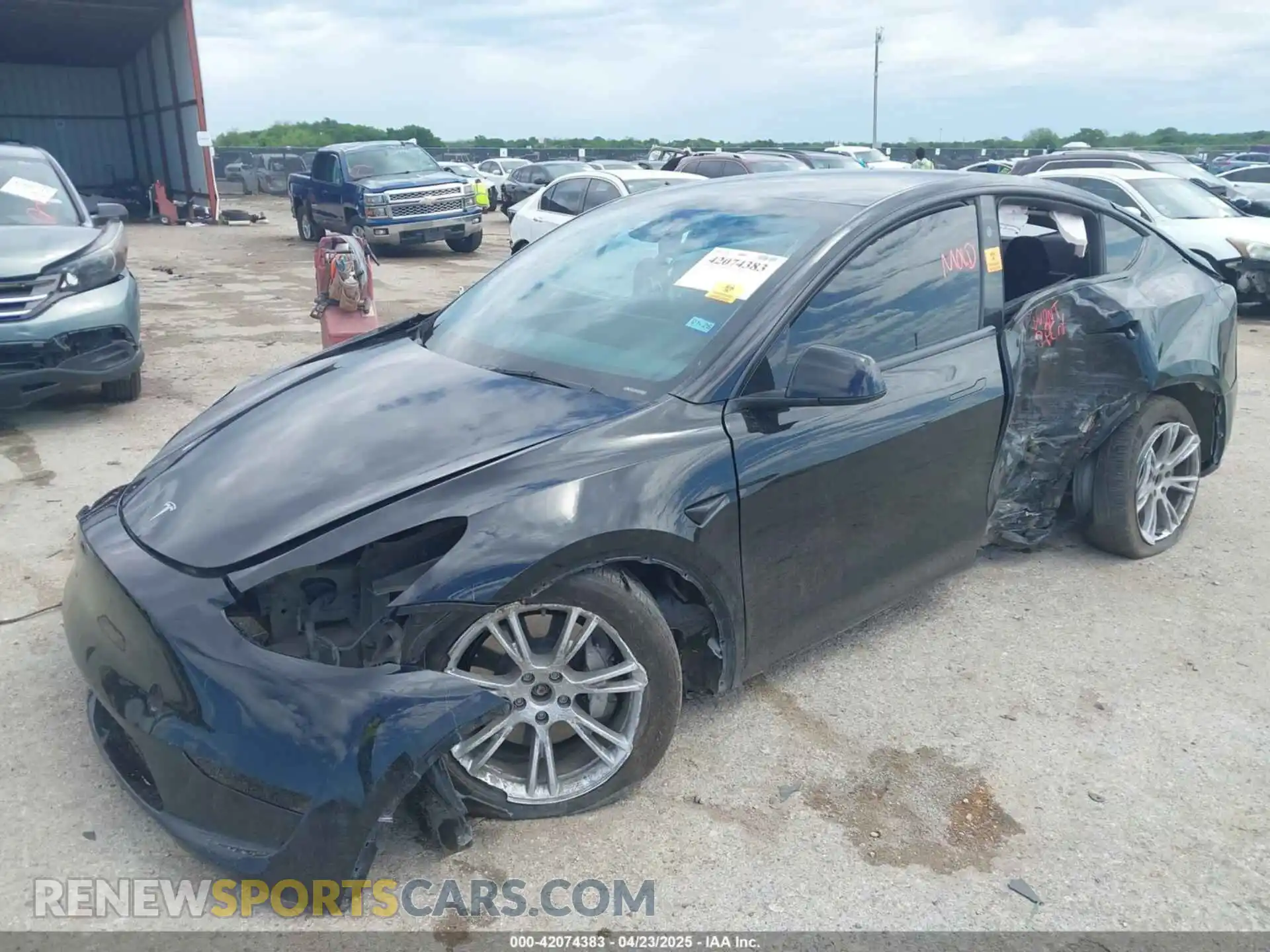 2 Photograph of a damaged car 7SAYGDEE1RA230834 TESLA MODEL Y 2024