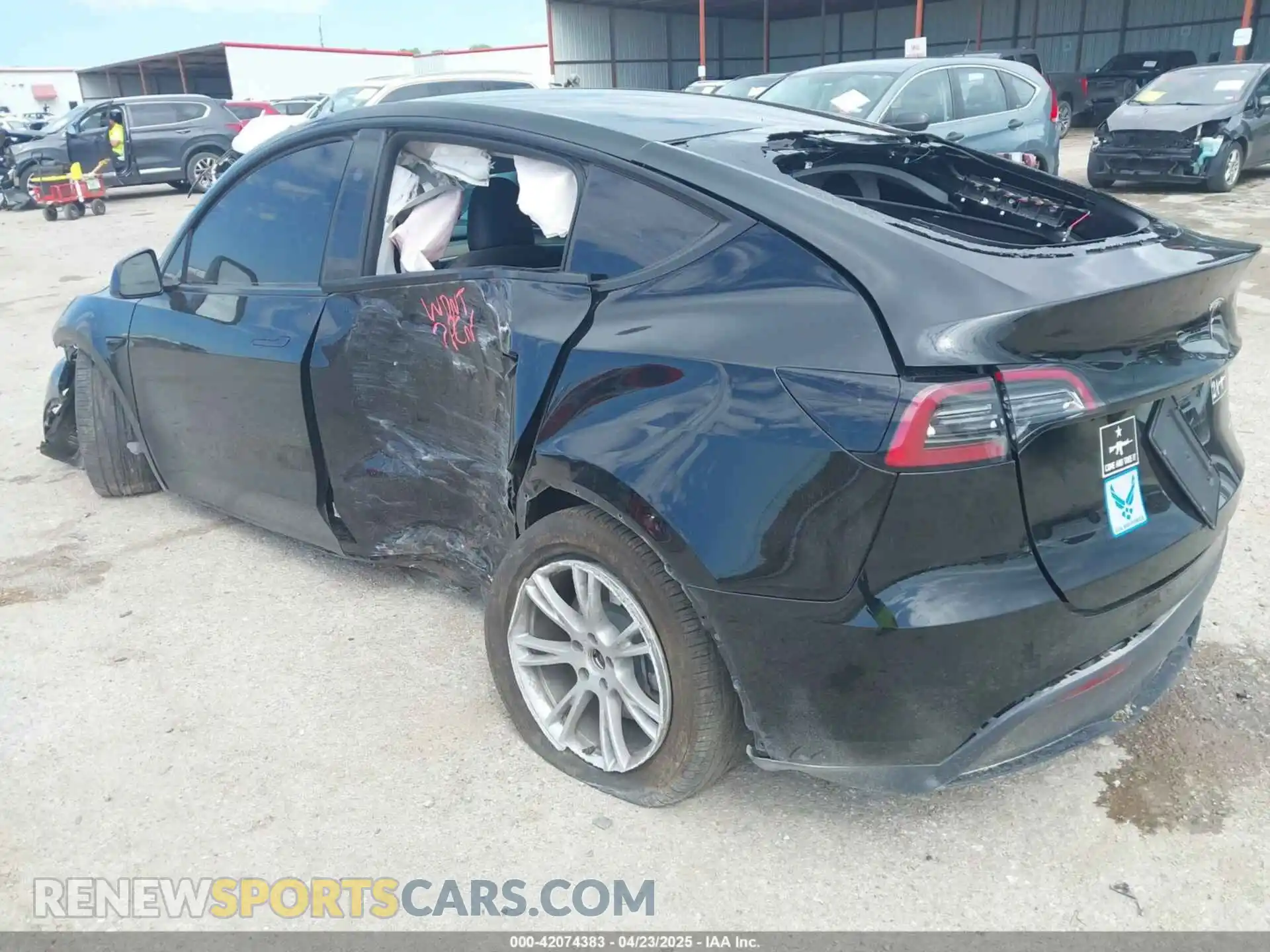 3 Photograph of a damaged car 7SAYGDEE1RA230834 TESLA MODEL Y 2024