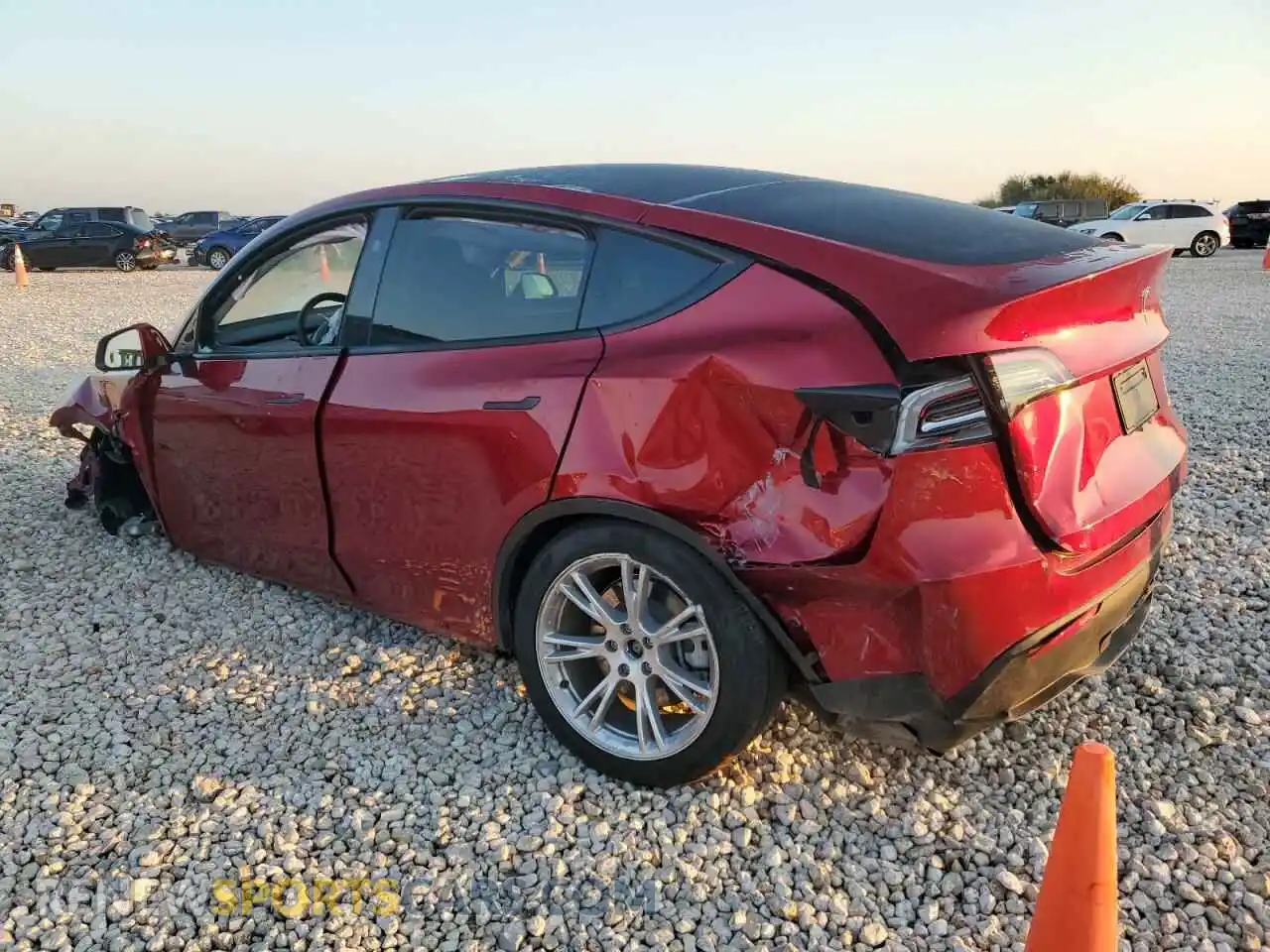 2 Photograph of a damaged car 7SAYGDEE1RA250727 TESLA MODEL Y 2024