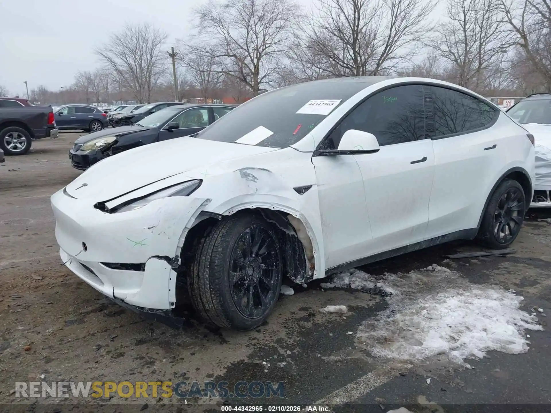2 Photograph of a damaged car 7SAYGDEE1RA260402 TESLA MODEL Y 2024