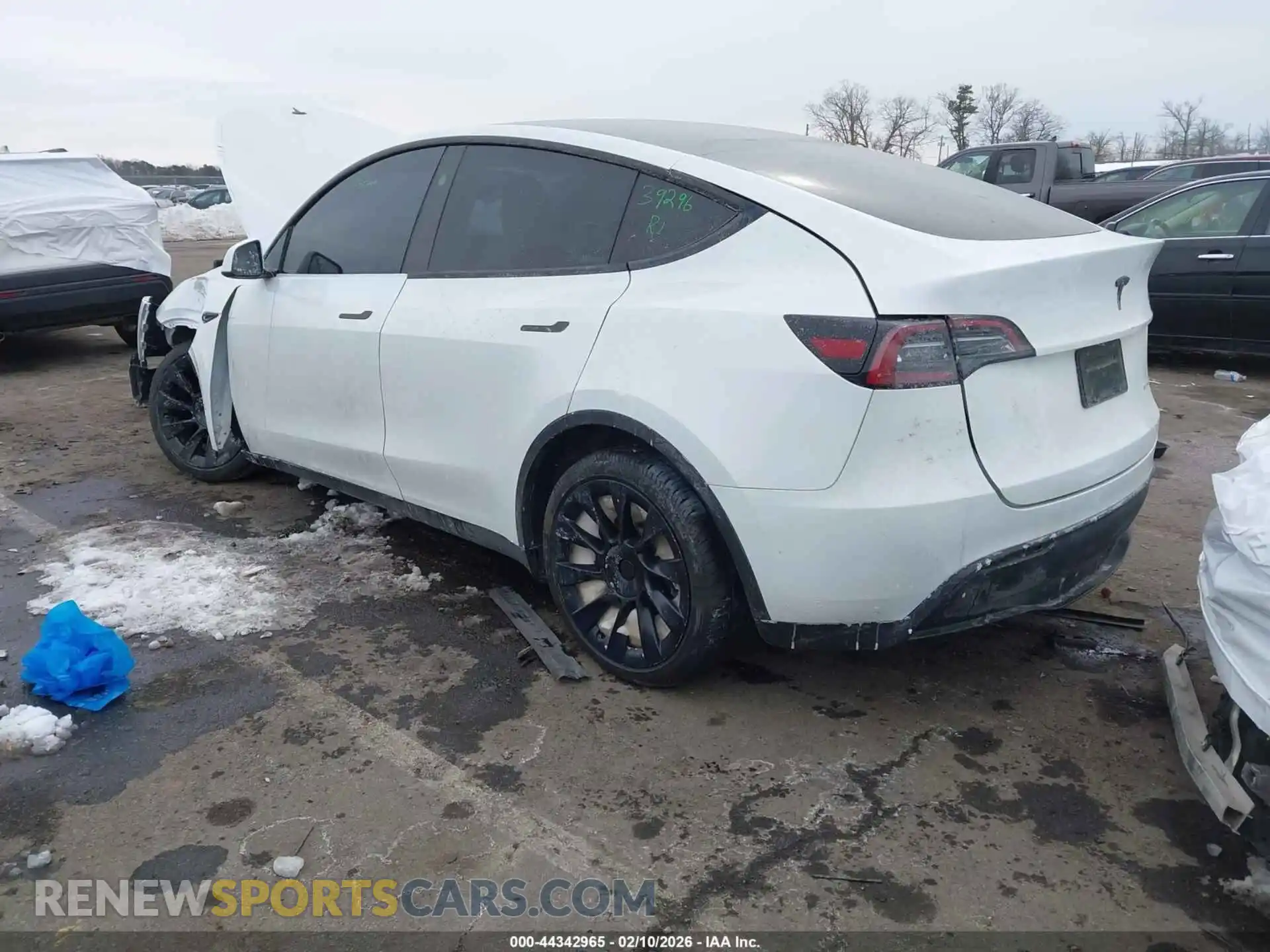 3 Photograph of a damaged car 7SAYGDEE1RA260402 TESLA MODEL Y 2024
