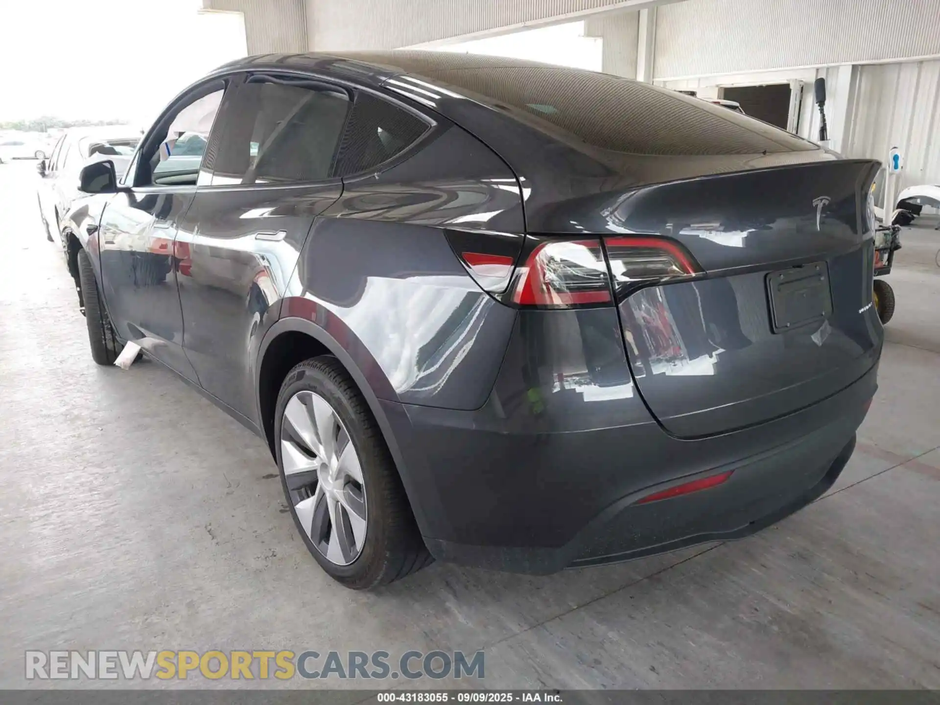 3 Photograph of a damaged car 7SAYGDEE1RA269195 TESLA MODEL Y 2024