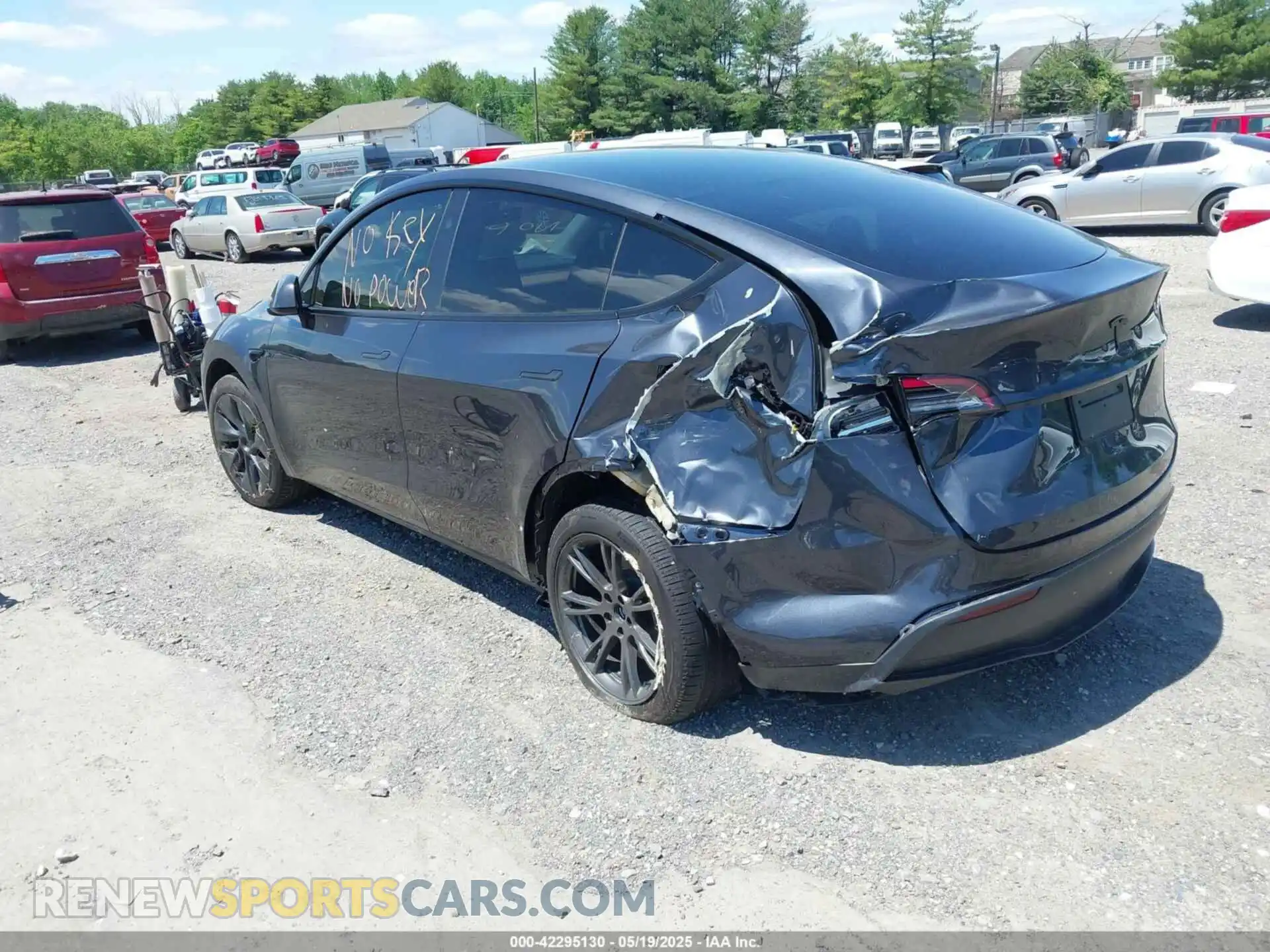 3 Photograph of a damaged car 7SAYGDEE1RA305094 TESLA MODEL Y 2024