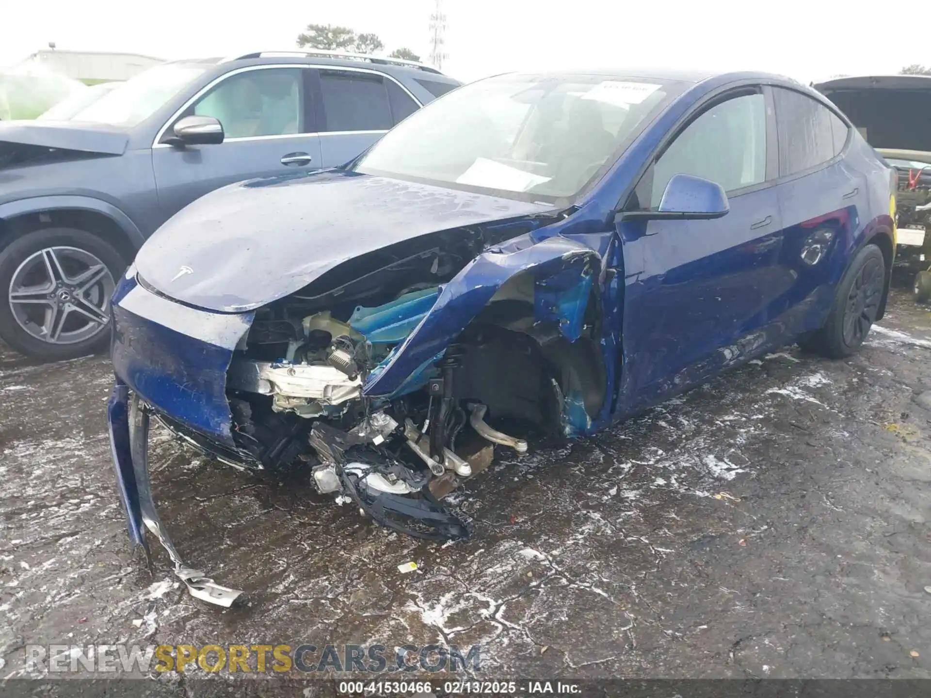 2 Photograph of a damaged car 7SAYGDEE1RA319271 TESLA MODEL Y 2024