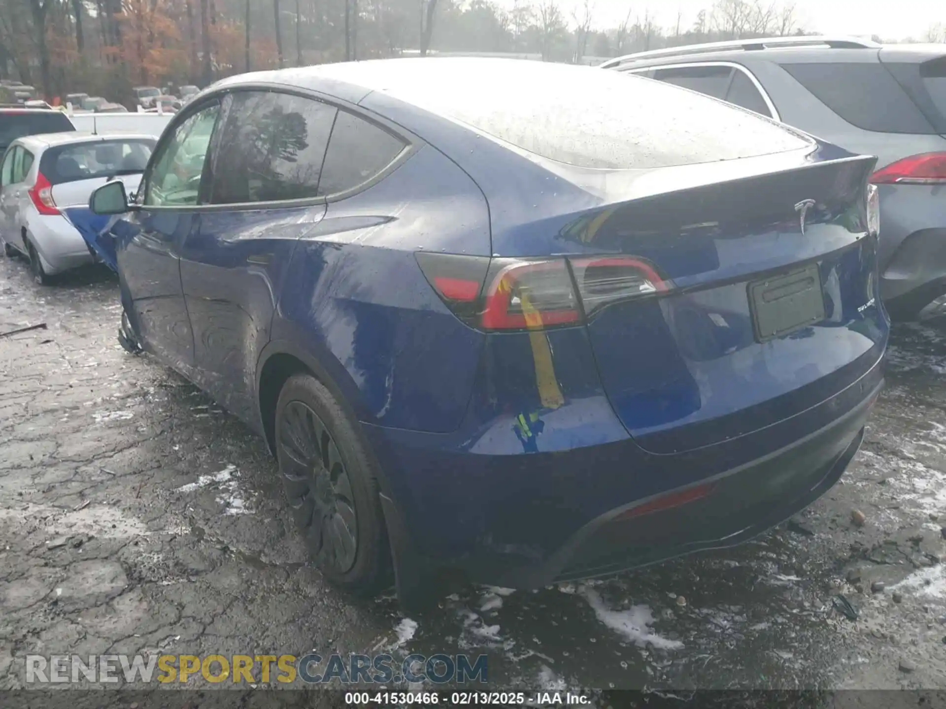 3 Photograph of a damaged car 7SAYGDEE1RA319271 TESLA MODEL Y 2024