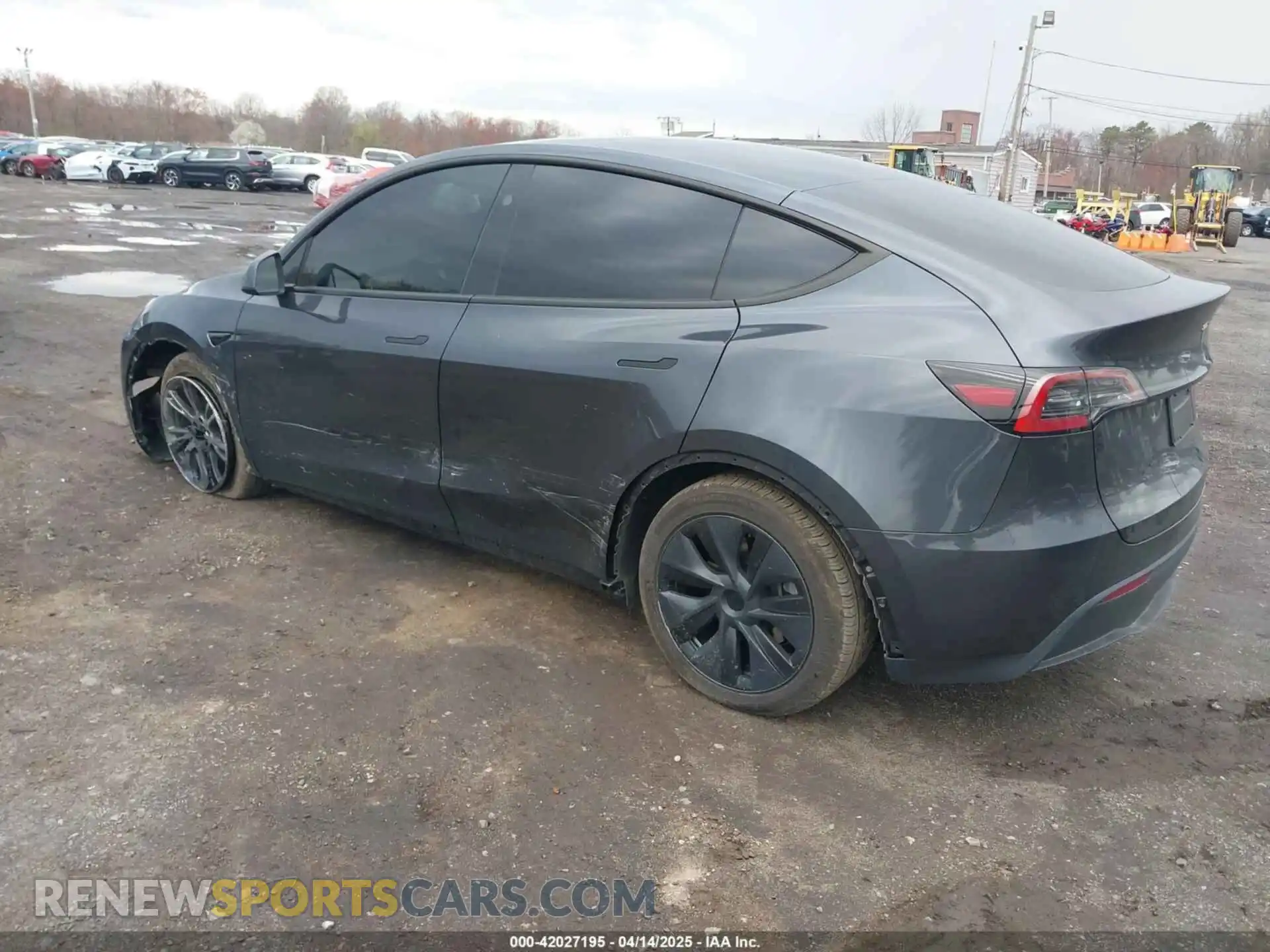 3 Photograph of a damaged car 7SAYGDEE1RA323921 TESLA MODEL Y 2024