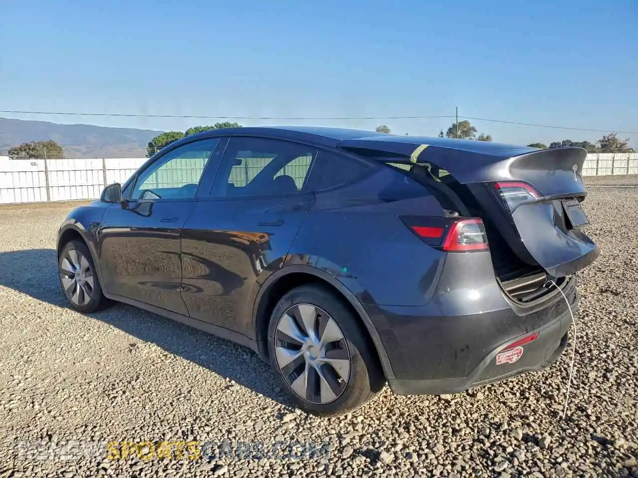 2 Photograph of a damaged car 7SAYGDEE1RF025078 TESLA MODEL Y 2024