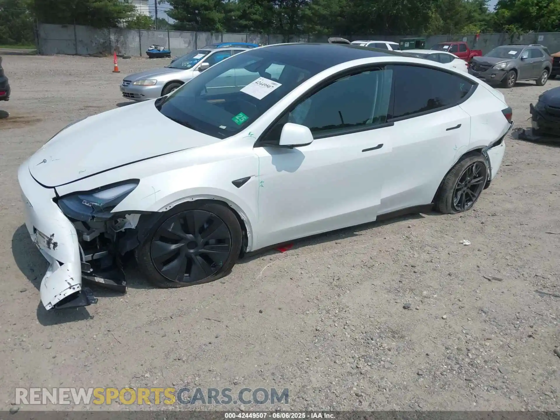 2 Photograph of a damaged car 7SAYGDEE1RF185655 TESLA MODEL Y 2024