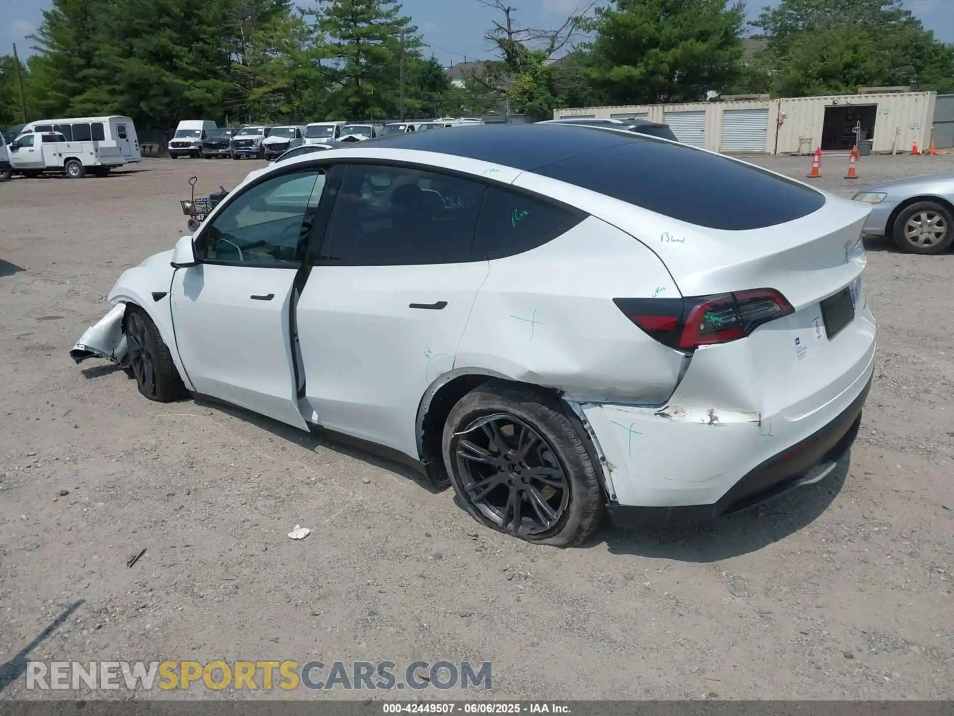 3 Photograph of a damaged car 7SAYGDEE1RF185655 TESLA MODEL Y 2024