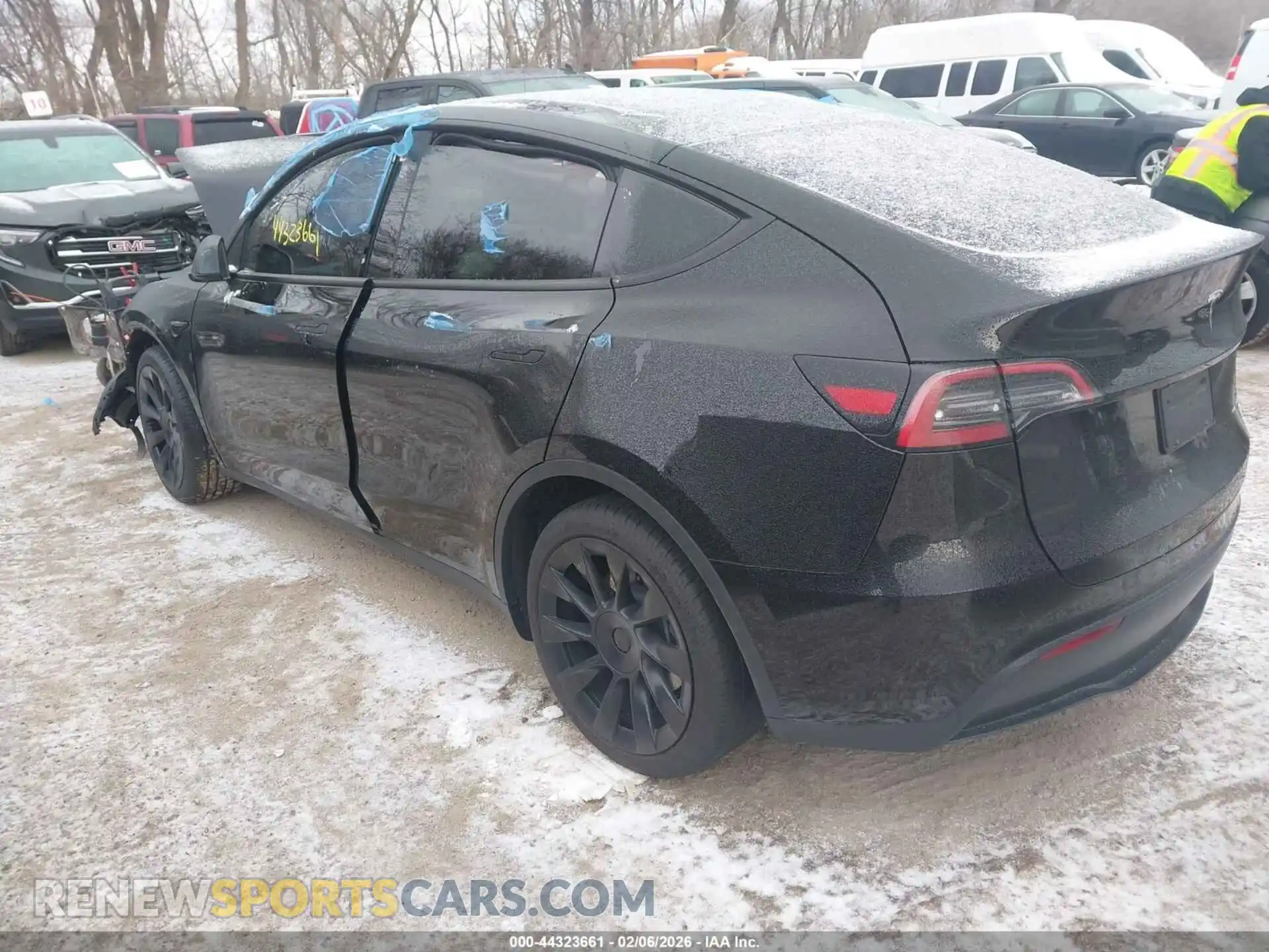3 Photograph of a damaged car 7SAYGDEE1RF204639 TESLA MODEL Y 2024