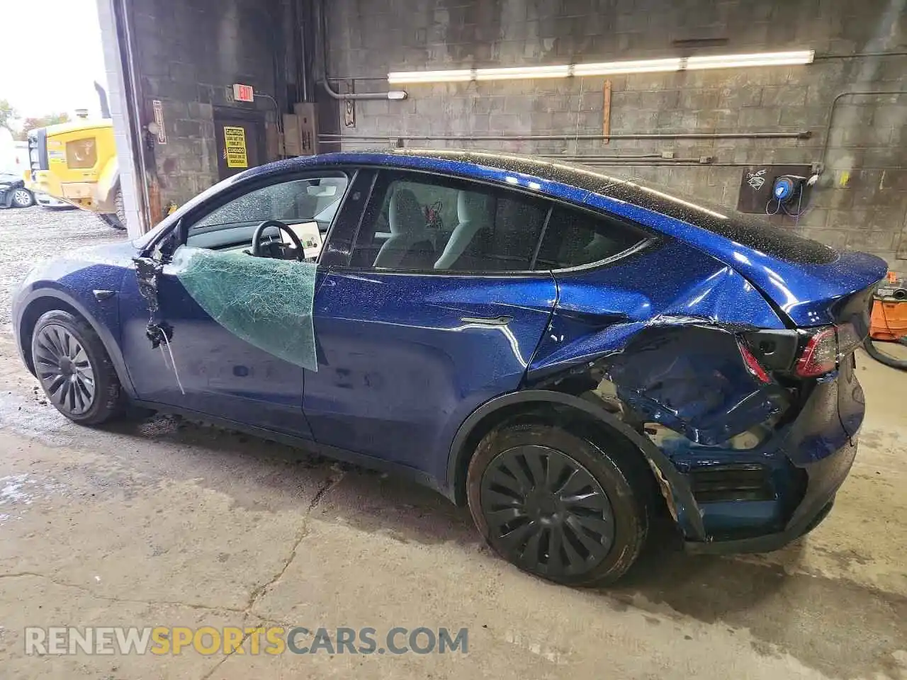 2 fotografías del automóvil dañado 7SAYGDEE2RA215372 TESLA MODEL Y 2024