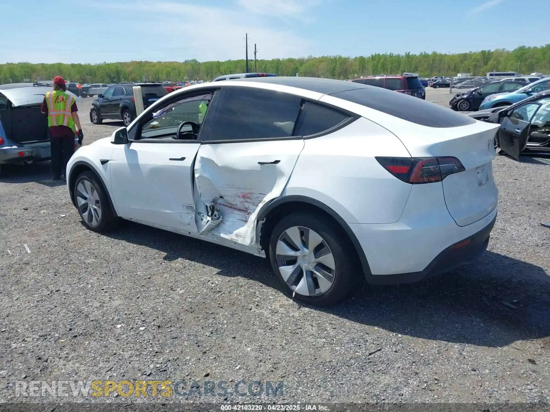 3 Photograph of a damaged car 7SAYGDEE2RA223679 TESLA MODEL Y 2024