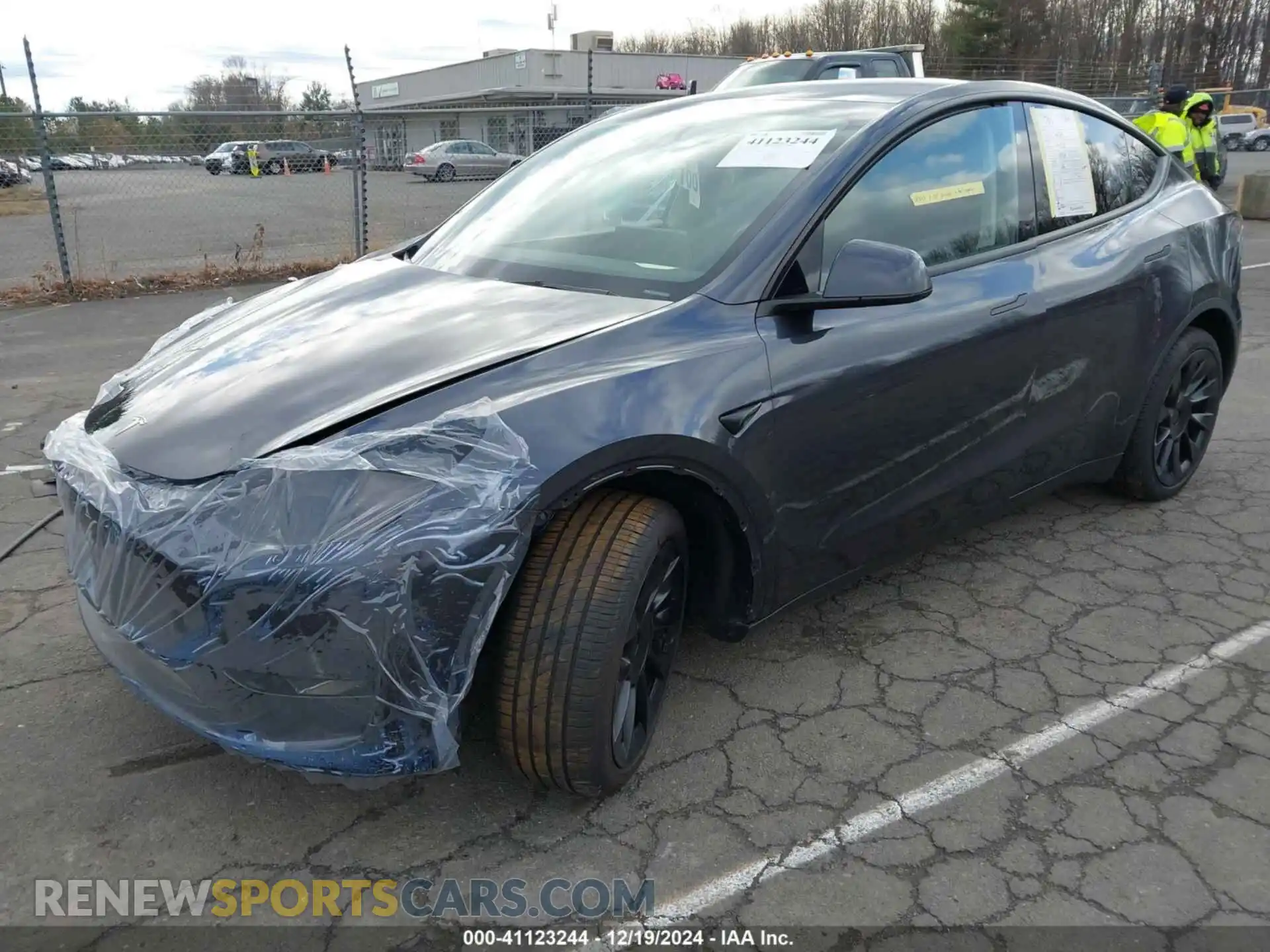 2 Photograph of a damaged car 7SAYGDEE2RA233127 TESLA MODEL Y 2024