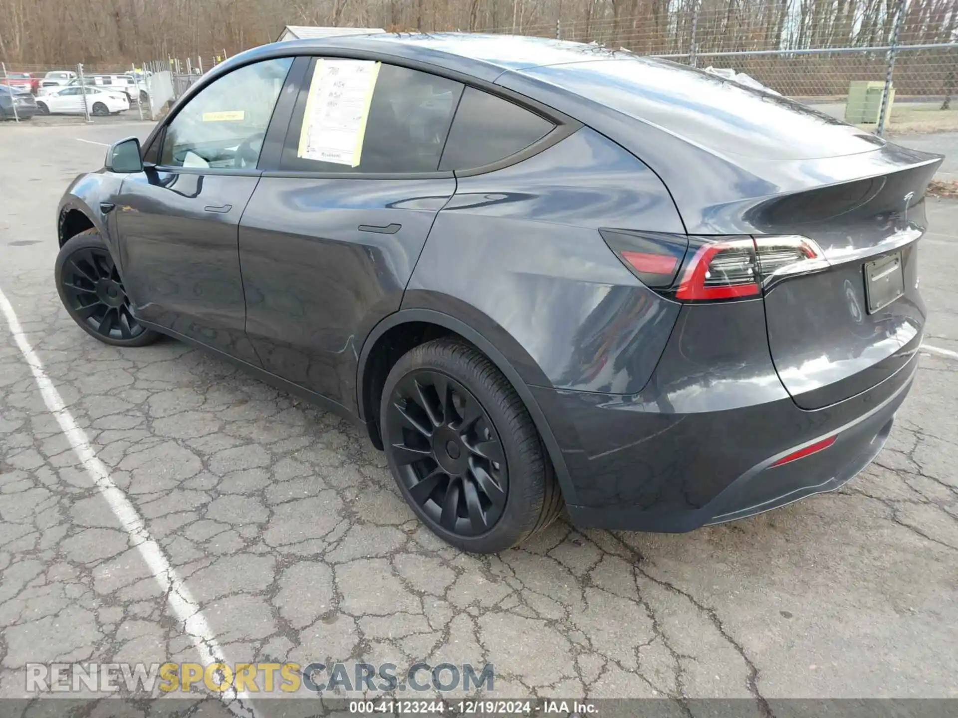 3 Photograph of a damaged car 7SAYGDEE2RA233127 TESLA MODEL Y 2024