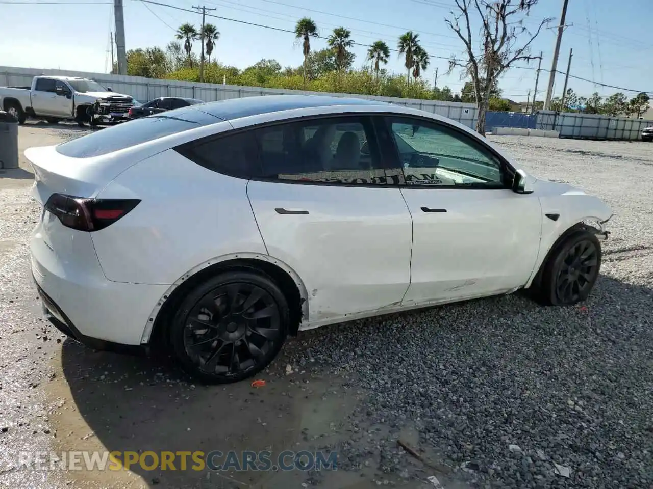 3 Photograph of a damaged car 7SAYGDEE2RA265477 TESLA MODEL Y 2024