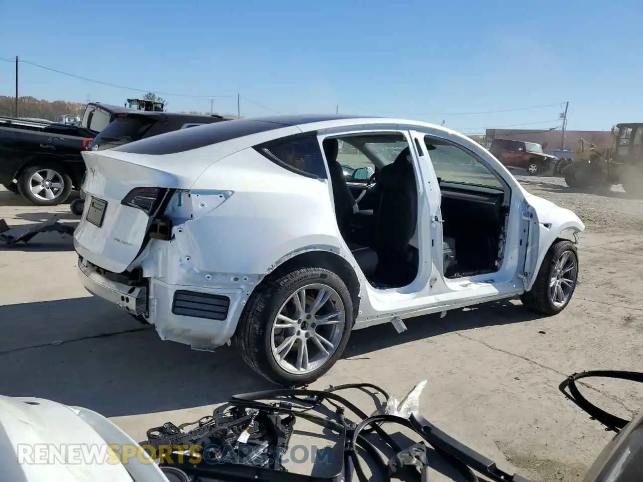 3 Photograph of a damaged car 7SAYGDEE2RA270940 TESLA MODEL Y 2024