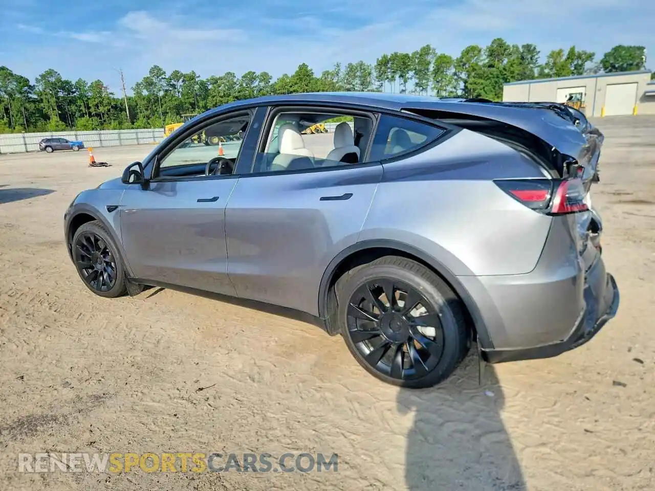 2 Photograph of a damaged car 7SAYGDEE2RA294252 TESLA MODEL Y 2024
