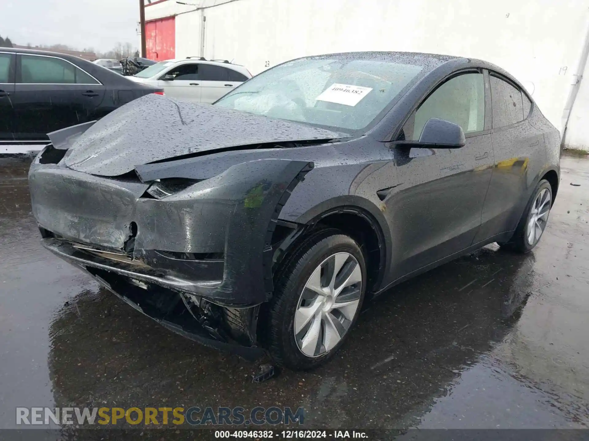 2 Photograph of a damaged car 7SAYGDEE2RF073043 TESLA MODEL Y 2024