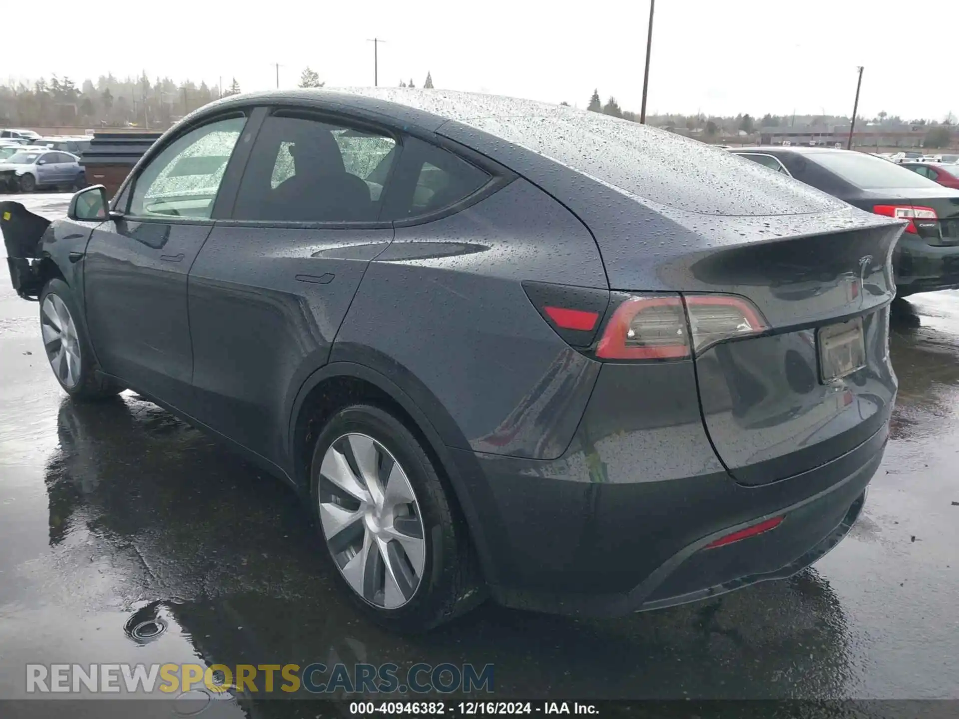 3 Photograph of a damaged car 7SAYGDEE2RF073043 TESLA MODEL Y 2024