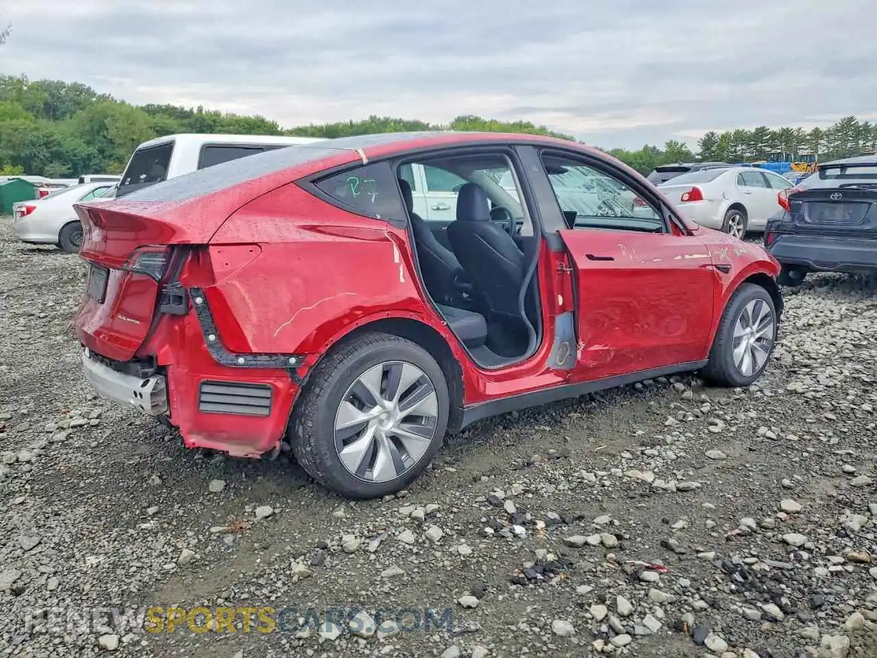 3 Photograph of a damaged car 7SAYGDEE2RF083569 TESLA MODEL Y 2024