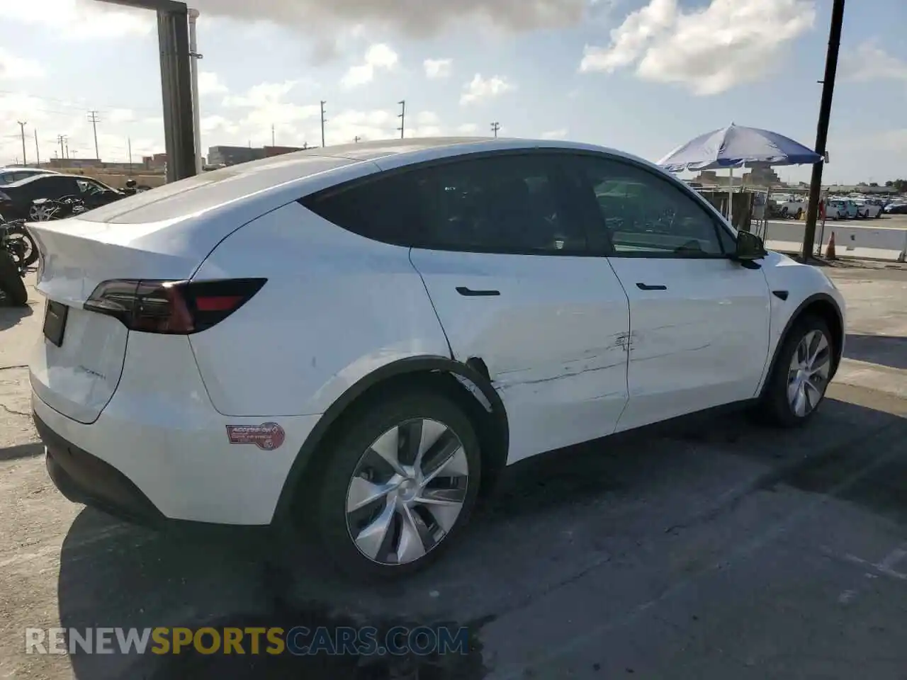 3 fotografías del automóvil dañado 7SAYGDEE2RF090540 TESLA MODEL Y 2024
