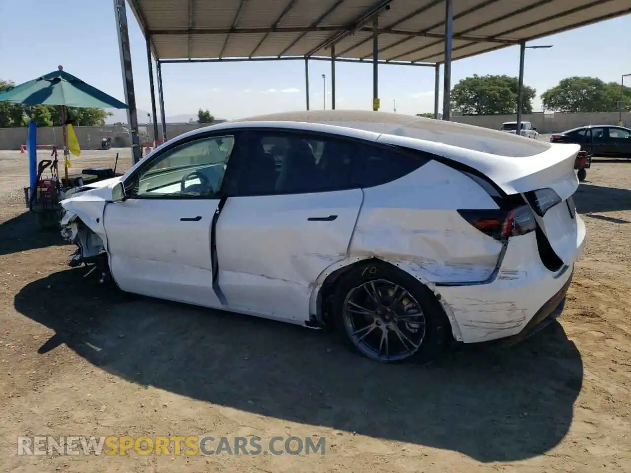 2 Photograph of a damaged car 7SAYGDEE2RF121690 TESLA MODEL Y 2024