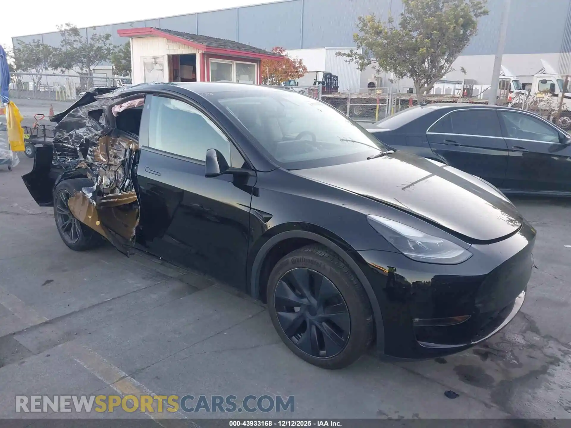 1 Photograph of a damaged car 7SAYGDEE2RF124654 TESLA MODEL Y 2024
