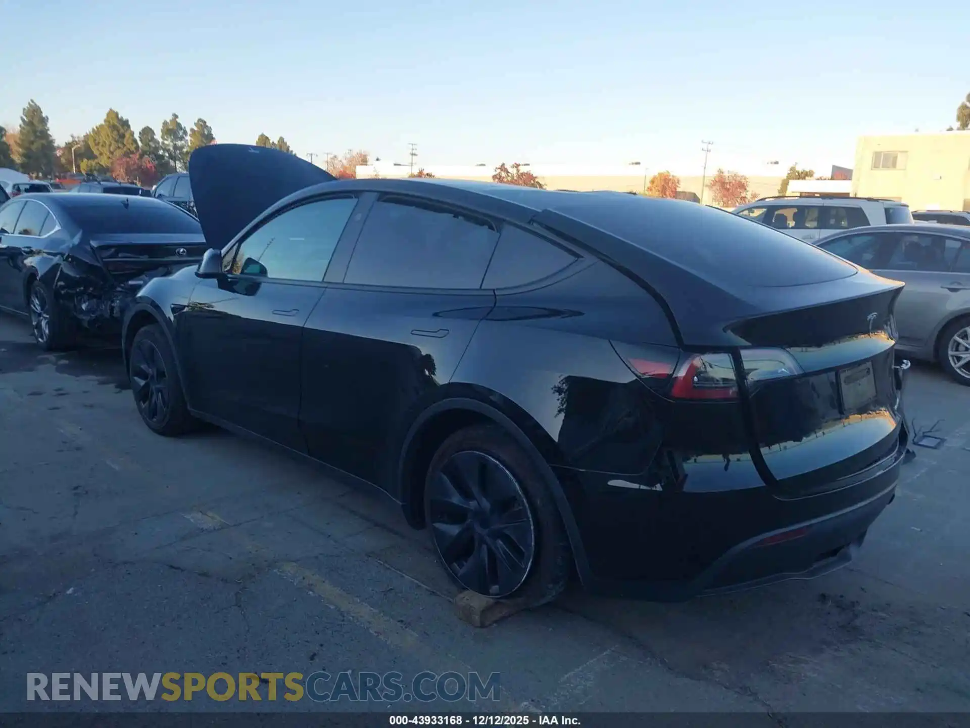 3 Photograph of a damaged car 7SAYGDEE2RF124654 TESLA MODEL Y 2024