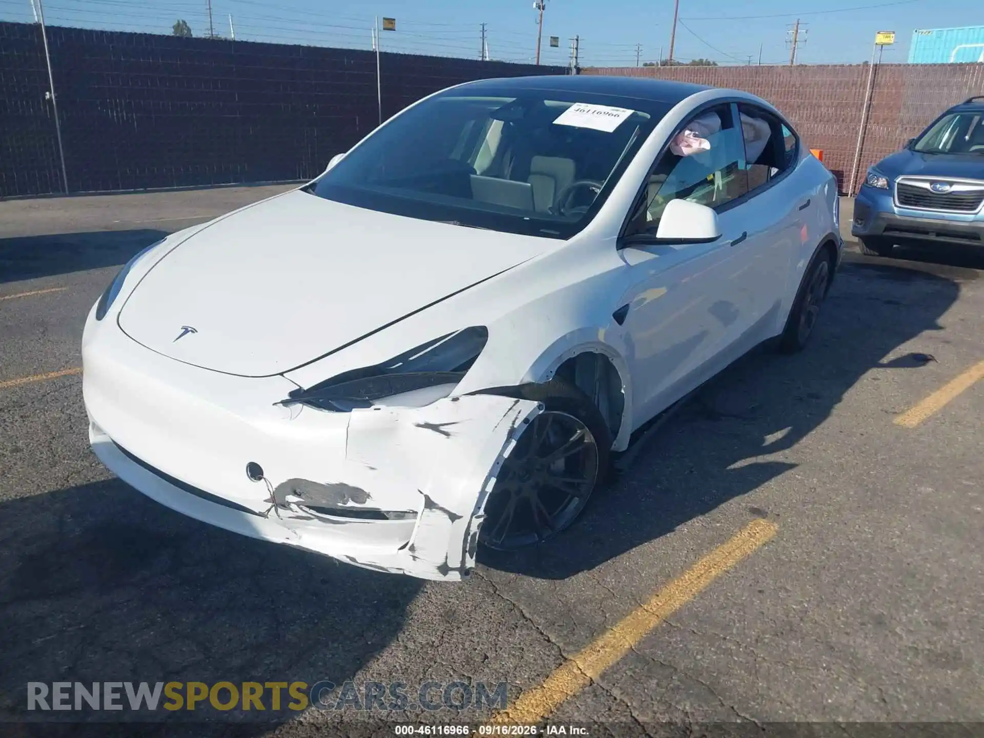 2 Photograph of a damaged car 7SAYGDEE2RF152048 TESLA MODEL Y 2024