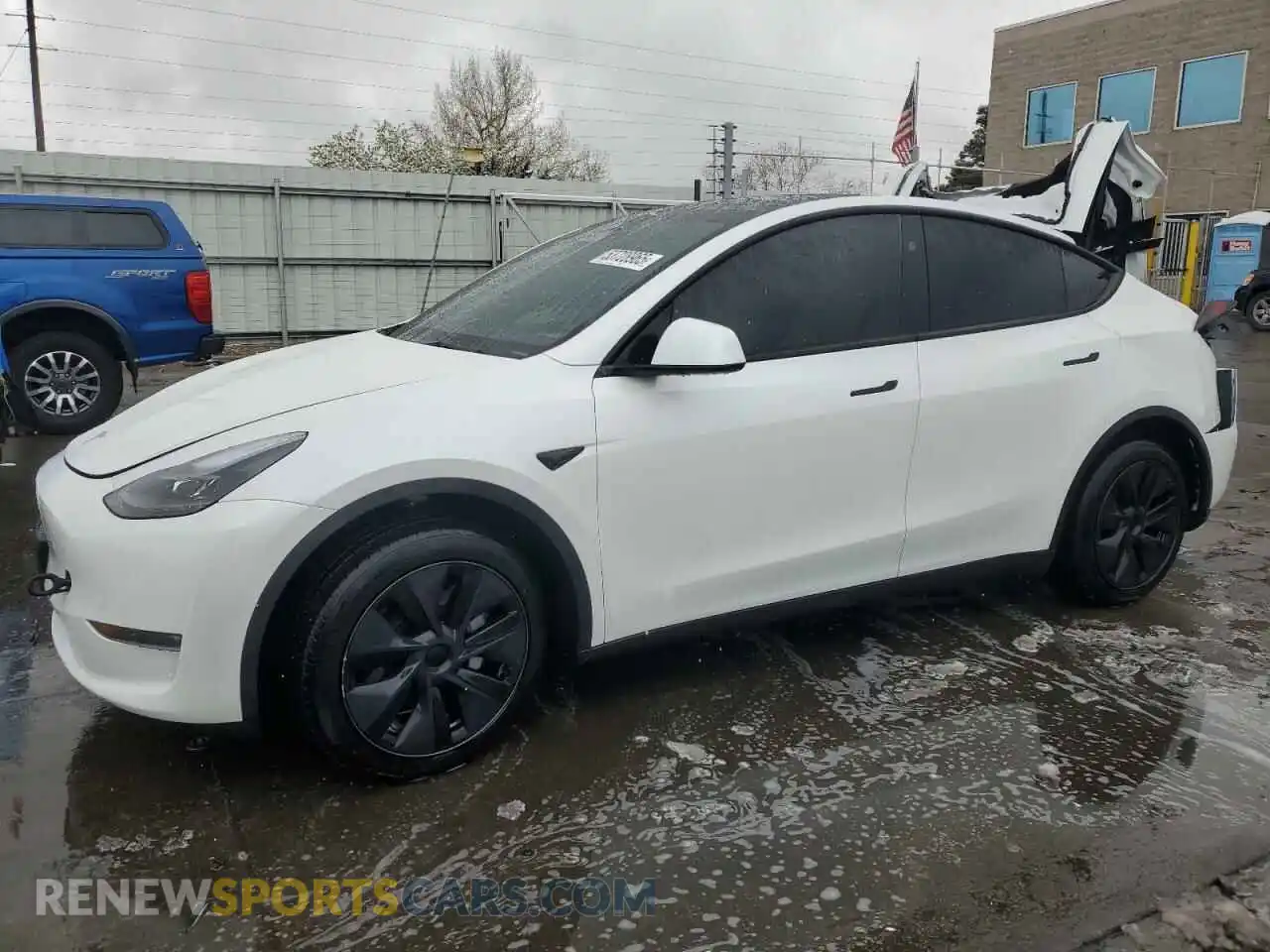 1 Photograph of a damaged car 7SAYGDEE2RF160327 TESLA MODEL Y 2024