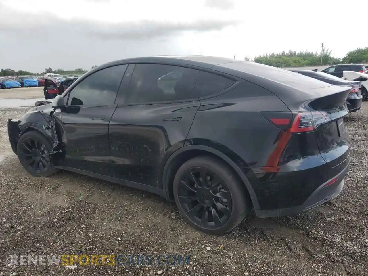 2 Photograph of a damaged car 7SAYGDEE3RA220967 TESLA MODEL Y 2024