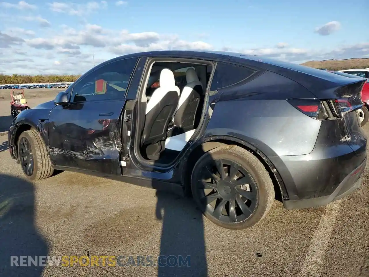2 Photograph of a damaged car 7SAYGDEE3RA239454 TESLA MODEL Y 2024