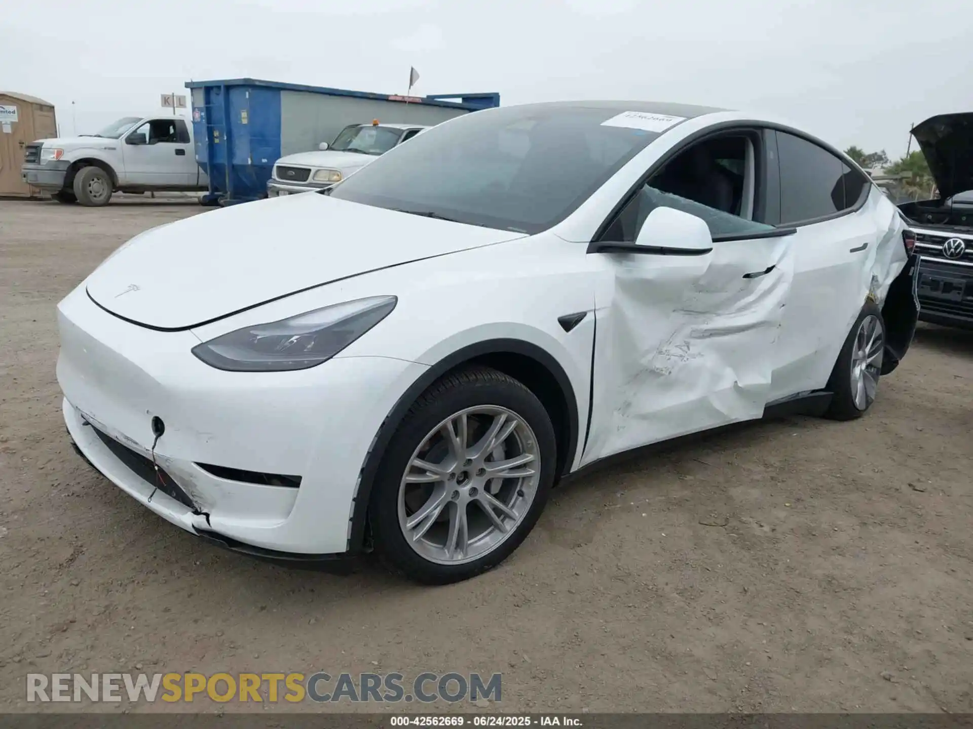 2 fotografías del automóvil dañado 7SAYGDEE3RA256206 TESLA MODEL Y 2024