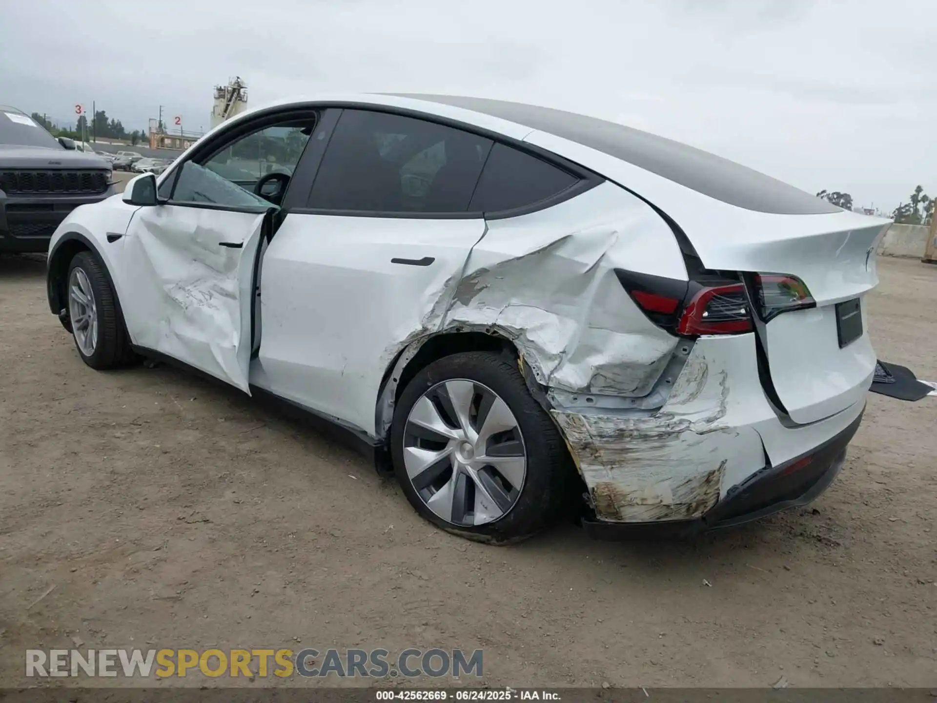 3 fotografías del automóvil dañado 7SAYGDEE3RA256206 TESLA MODEL Y 2024