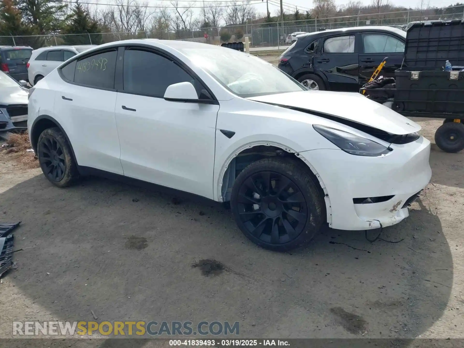 1 Photograph of a damaged car 7SAYGDEE3RA258490 TESLA MODEL Y 2024