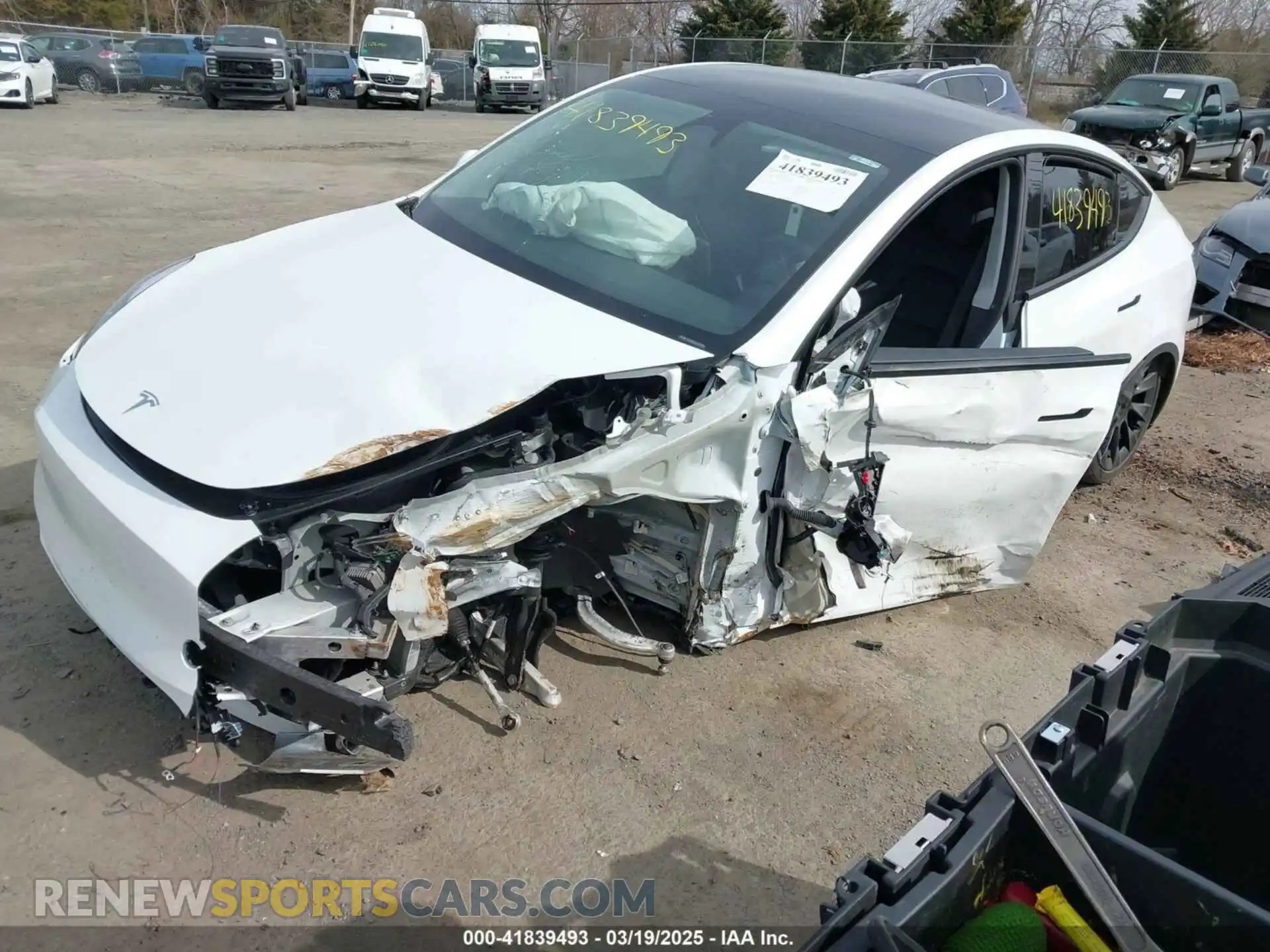 2 Photograph of a damaged car 7SAYGDEE3RA258490 TESLA MODEL Y 2024